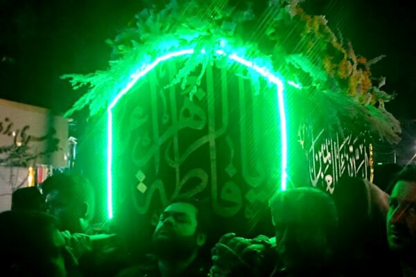 تشییع نمادین حضرت زهرا(س) با اشک و ارادت