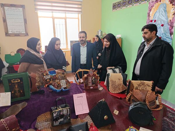 نواخته شدن زنگ هفته پژوهش در دماوند