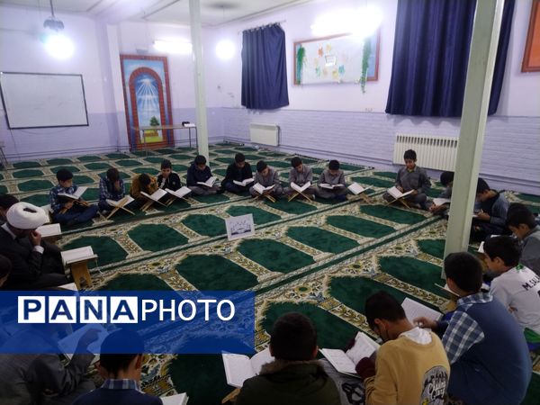 محفل انس با قرآن کریم در دبستان فضیلت کاشمر 