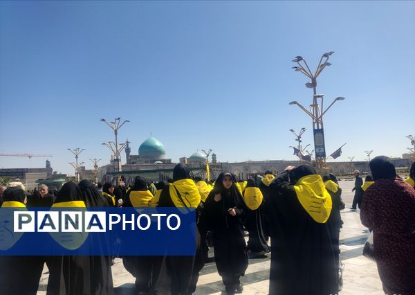 حرکت کاروان پیاده دختران دانش‌آموز نیشابوری به سمت مشهد