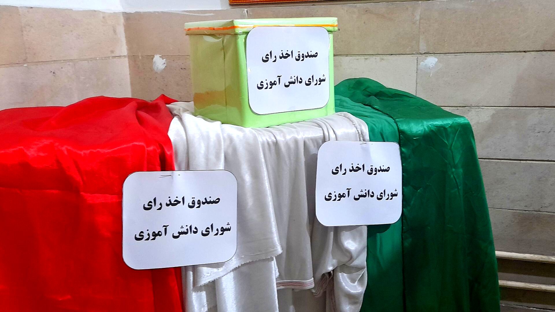 انتخابات شورای دانش آموزی در دبیرستان نورالهدی