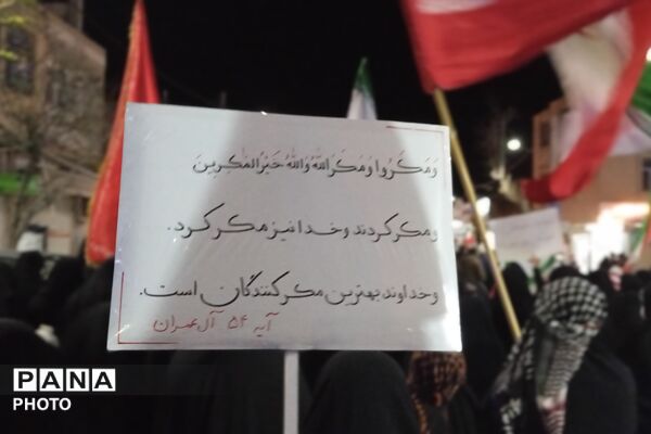 اینجا دانش‌آموزان و فرهنگیان میدان‌داری می‌کنند