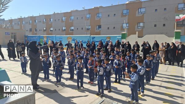 جشن شکوفه ها در دبستان شهید قهرمان شهرستان خوسف