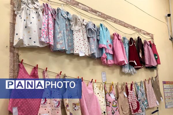 برپایی نمایشگاه آثار هنری دانش‌آموزان به مناسبت دهه فجر 