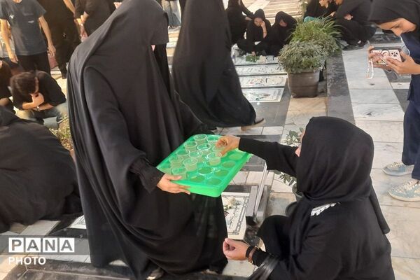  مراسم سوگواری در مزار شهدا برای عاشورای حسینی در شهر قدس