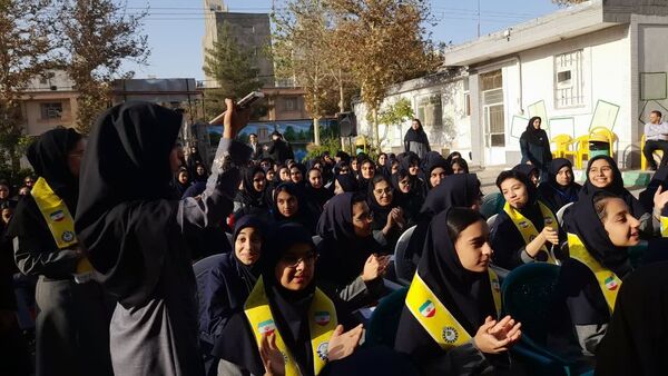 نواخته‌شدن زنگ مهر در مدرسه فرزانگان ۴ مشهد