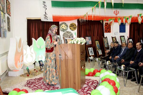 افتتاح نمایشگاه شکوفایی هنر و مهارت زنان و دختران هنرستان استاد شهریار 
