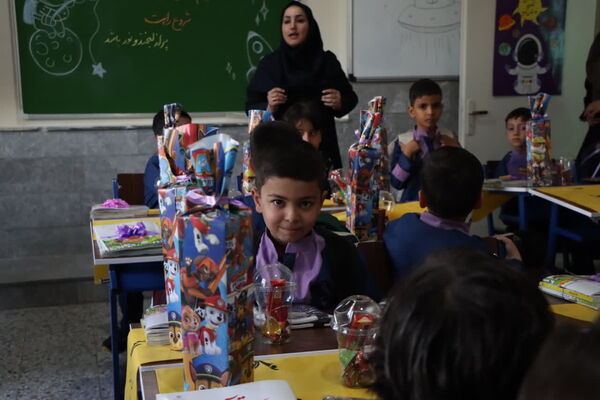 نواخته شدن زنگ شکوفه‌ها در یزد