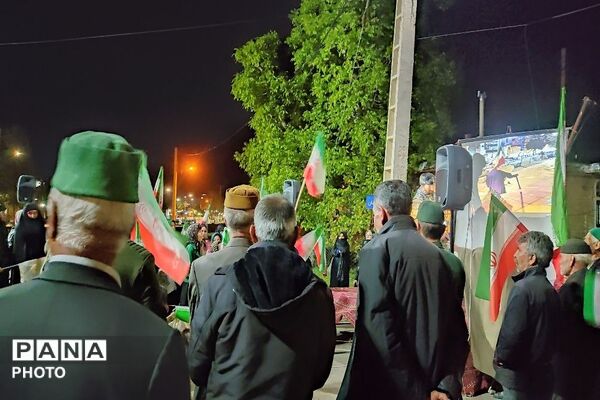 یک دنیا شاهد و مبهوت از حضور خیابانی مردم شهر بار