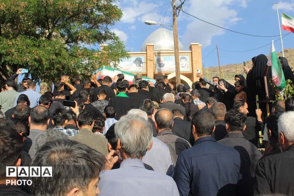 خاکسپاری دو شهید جنگ سوم در گلزار شهدای روستای فردو