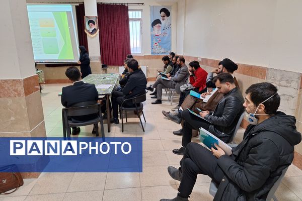 کارگاه توانمندسازی دبیران درس تفکر و سبک زندگی در پردیس