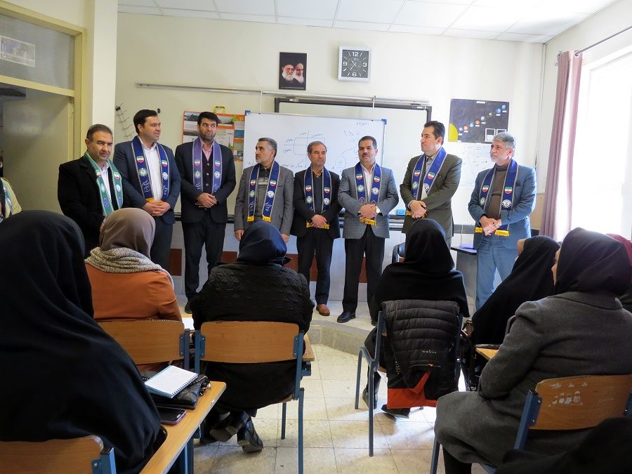 بازدید مدیر کل آموزش و پرورش استان از کلاس های ضمن خدمت سازمان دانش‌آموزی بجنورد 