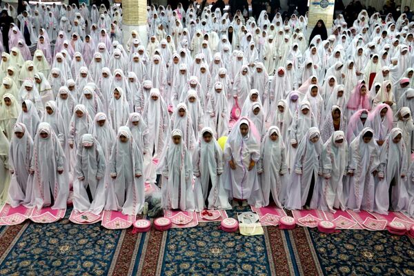 جشن تکلیف2000 نفری دانش‌آموزان زابل