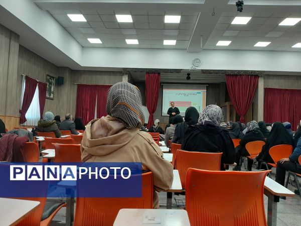 کارگاه حرکات اصلاحی ویژه والدین و غربالگری دانش‌آموزان در دبیرستان مصلی‌نژاد حضرت زهرا(س)