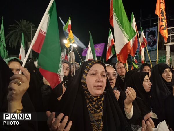 مردم گرگان همچنان در میدان های شهر 