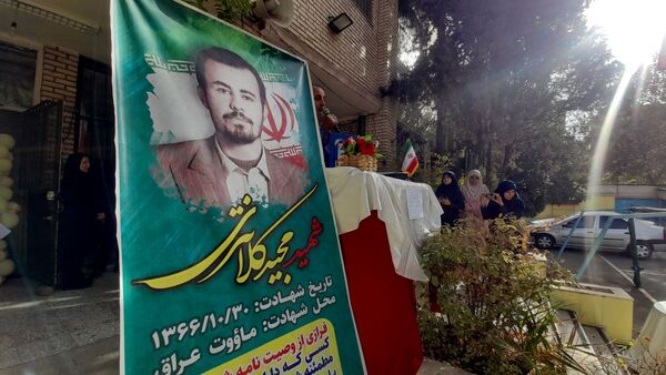 نواختن زنگ آغاز سال تحصیلی در دبیرستان شاهد شهید کلانتری همزمان با سراسر کشور 