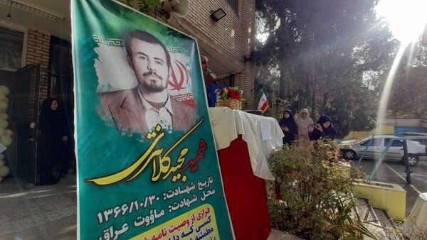 نواختن زنگ آغاز سال تحصیلی در دبیرستان شاهد شهید کلانتری همزمان با سراسر کشور 