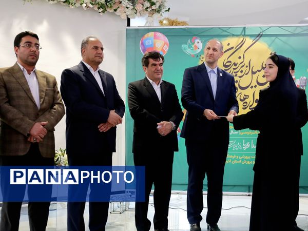 آیین تجلیل از برگزیدگان جشنواره‌های فرهنگی و هنری شمال‌غرب کشور در تبریز