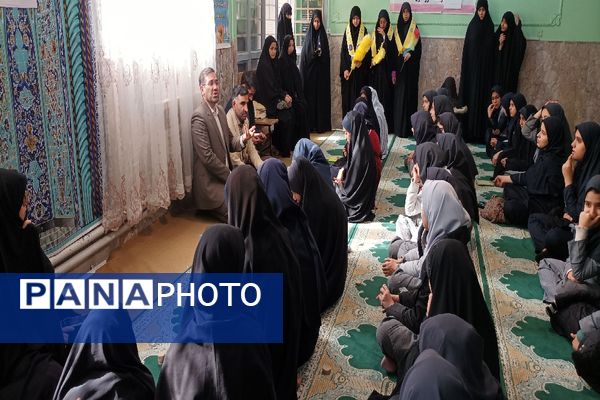 تقدیر از دانش‌آموزی که گوشواره‌اش را در طرح مشق همدلی اهدا کرد