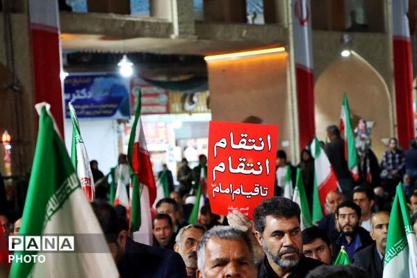 هنرمندان پای کار انقلاب