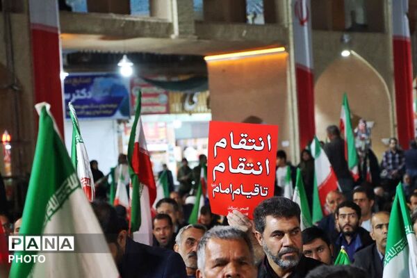 هنرمندان پای کار انقلاب