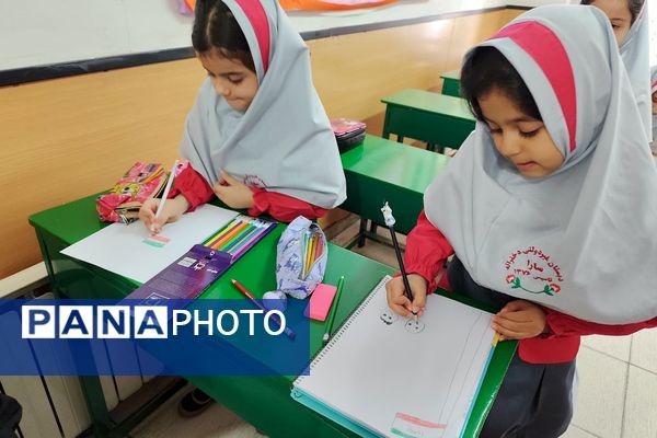 پویش پرچم همزمان با آغاز سال تحصیلی در دبستان سارا