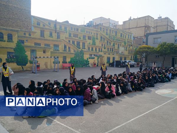 مانور زلزله و ایمنی در مدرسه هوشیار