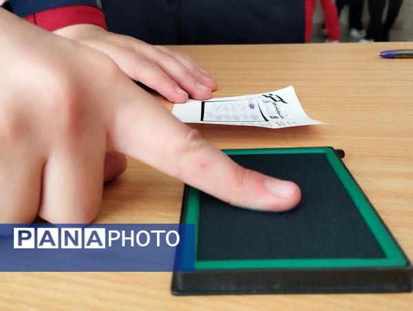 انتخابات شورای دانش‌آموزی در دبیرستان فاطمه آهنچی مشهد