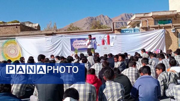 رزمایش پدافند غیر عامـل در دبیرستان نمونه دولتی شهید حاج قاسم سلیمانی شهرستان بن 