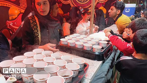 تجمع گسترده در خیابان‌ها و میادین اصلی شهر پلدختر 