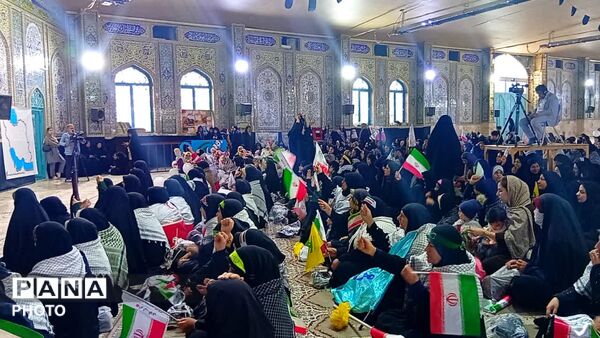 اجتماع بزرگ دختران جان فدای ایران وزنجیره دختران شقایق های دنا 