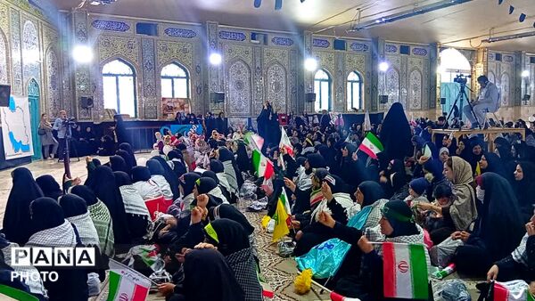 اجتماع بزرگ دختران جان فدای ایران وزنجیره دختران شقایق های دنا 
