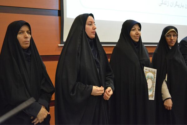 آیین تجلیل از برگزیدگان حوزه مشاوره و پیشگیری از آسیب‌های اجتماعی بهارستان‌دو