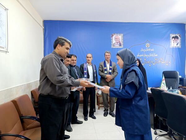 نشست مدیر آموزش و پرورش فاروج با دانش‌آموز خبرنگاران پانا
