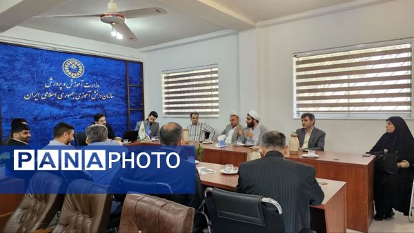 جلسه هم‌اندیشی رئیس سازمان دانش‌آموزی استان با مدیران مدرسه