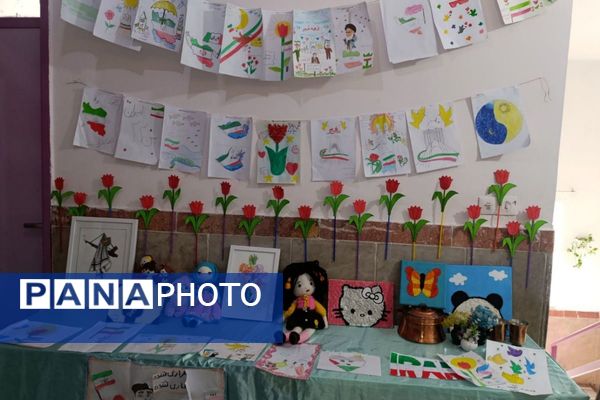 نمایشگاه آثار هنری دانش‌آموزان در دبستان نرجس بهارستان‌دو