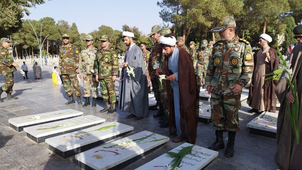 مراسم اولین سالگرد شهادت  سید حسن نصرالله، شهید حاج عباس نیلفروشان و سید هاشم صفی الدین در گلستان شهدا اصفهان 
