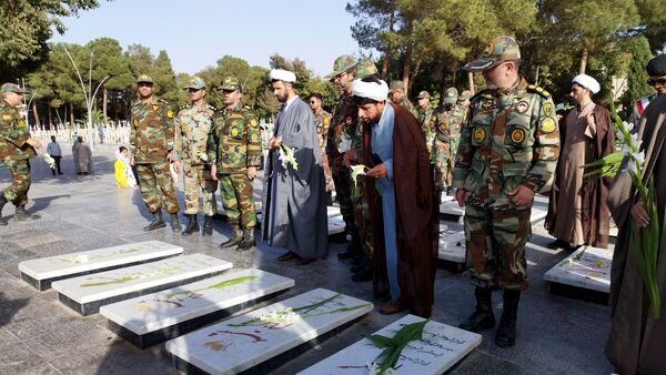 مراسم اولین سالگرد شهادت  سید حسن نصرالله، شهید حاج عباس نیلفروشان و سید هاشم صفی الدین در گلستان شهدا اصفهان 