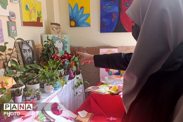 نمایشگاه کار و فناوری در دبیرستان نشاط بهارستان‌دو