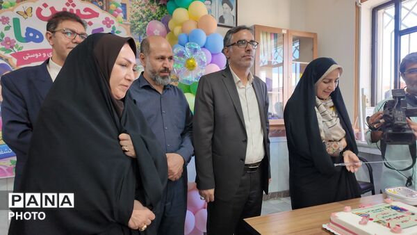جشن شکوفه‌ها در مدرسه امیر اعلم غضنفریان