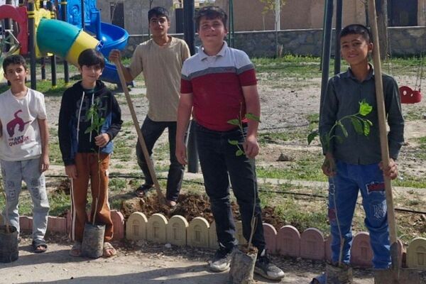 از خون ایثار تا سبزیِ امید؛ غرس ۶۰۰ درختِ نام‌دار در دلِ فیض‌آباد