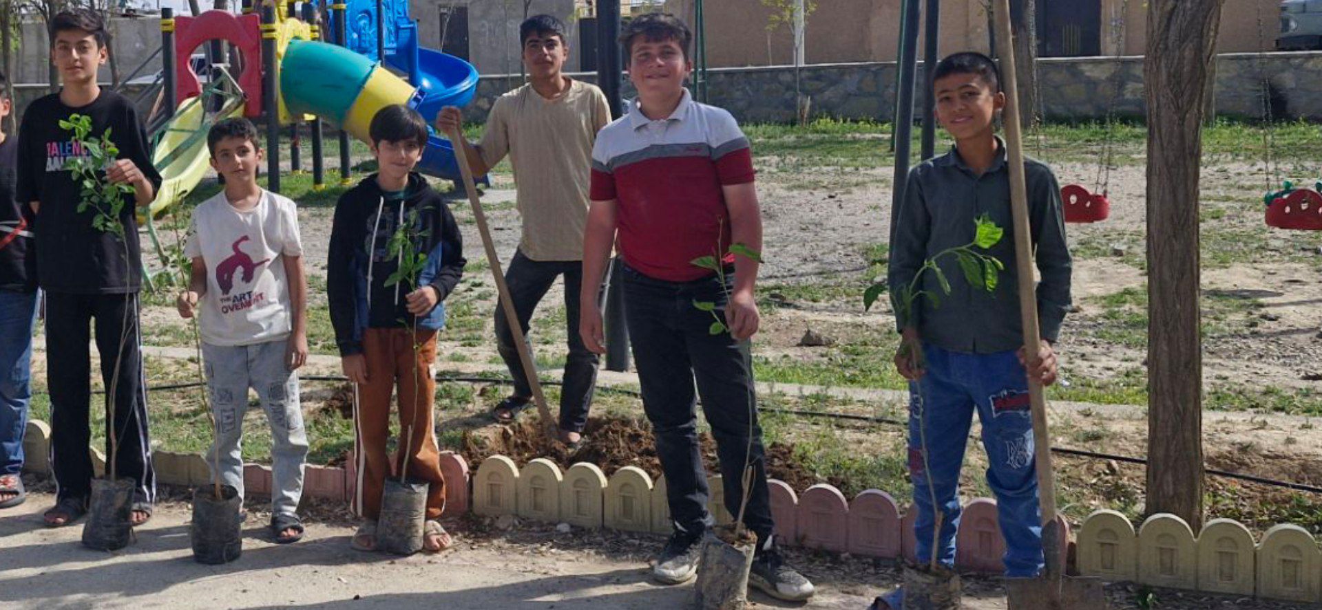 از خون ایثار تا سبزیِ امید؛ غرس ۶۰۰ درختِ نام‌دار در دلِ فیض‌آباد