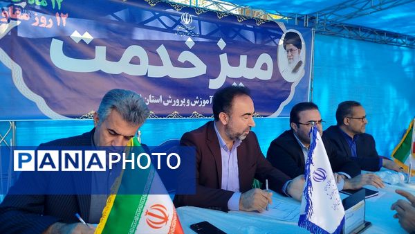  برگزاری میزخدمت درمصلی کرج به‌مناسبت هفته دولت