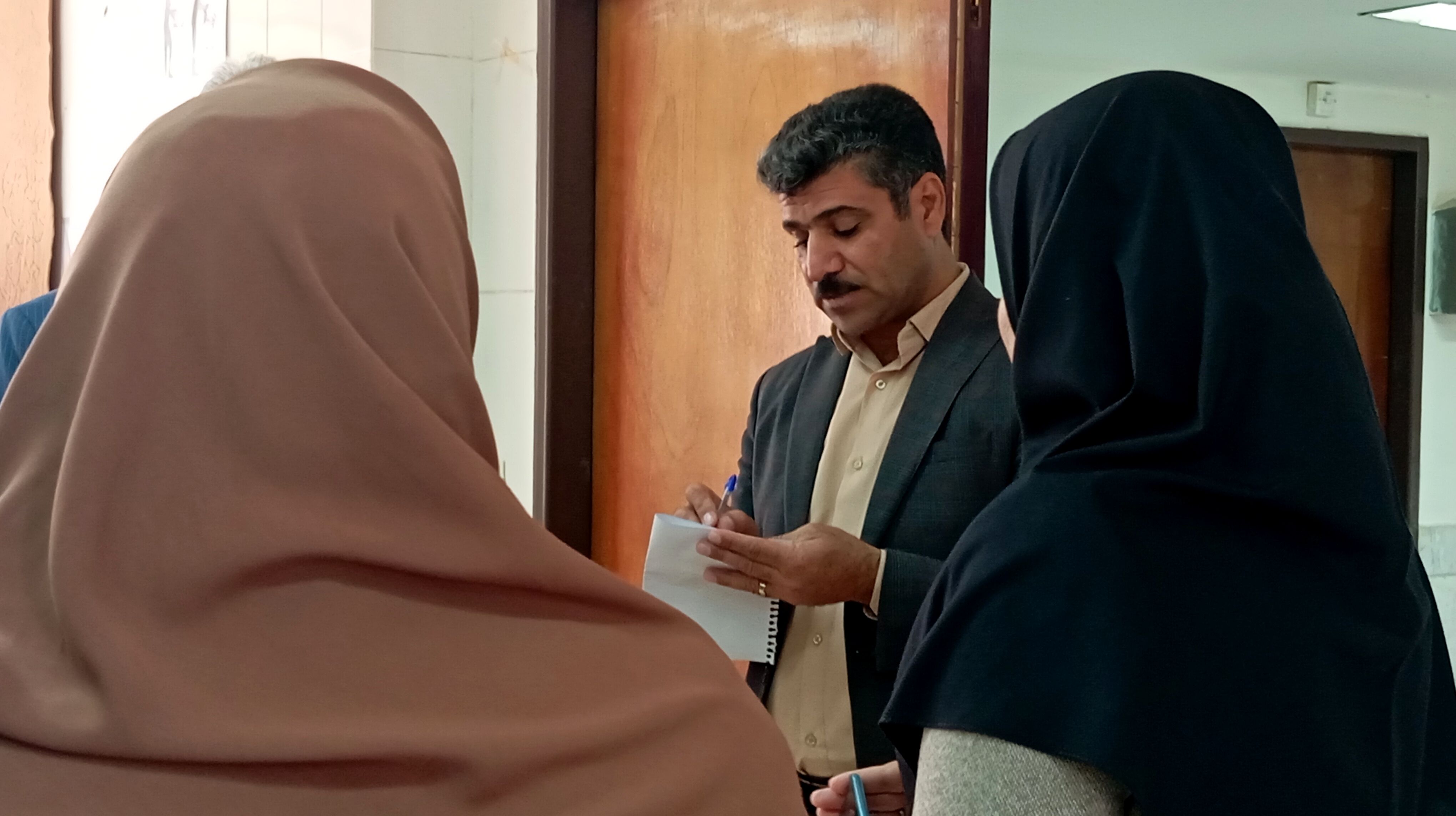 پایش میدانی رئیس اداره فنی و حرفه‌ای استان از هنرستان حضرت زهرا (س) بن