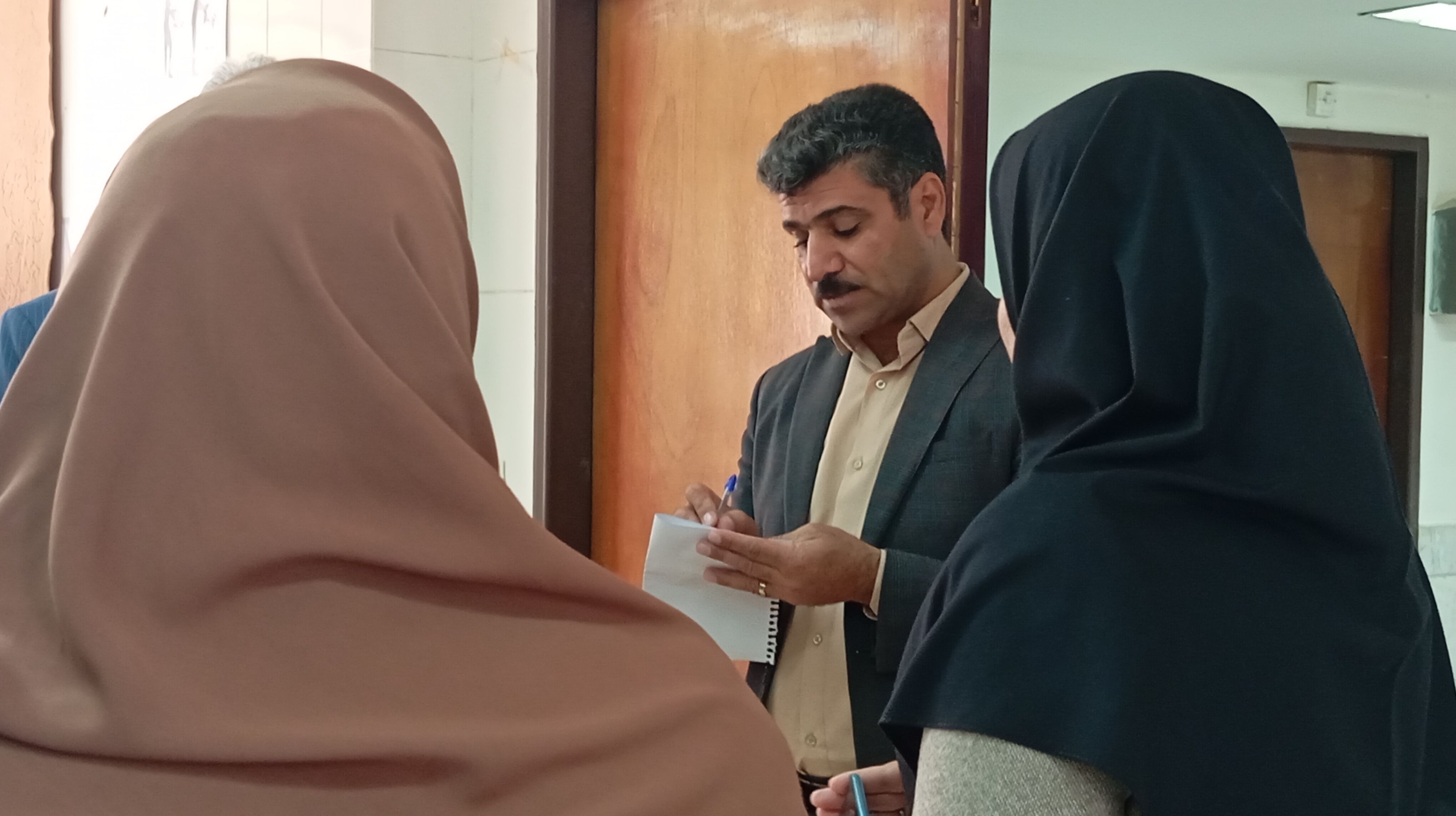 پایش میدانی رئیس اداره فنی و حرفه‌ای استان از هنرستان حضرت زهرا (س) بن