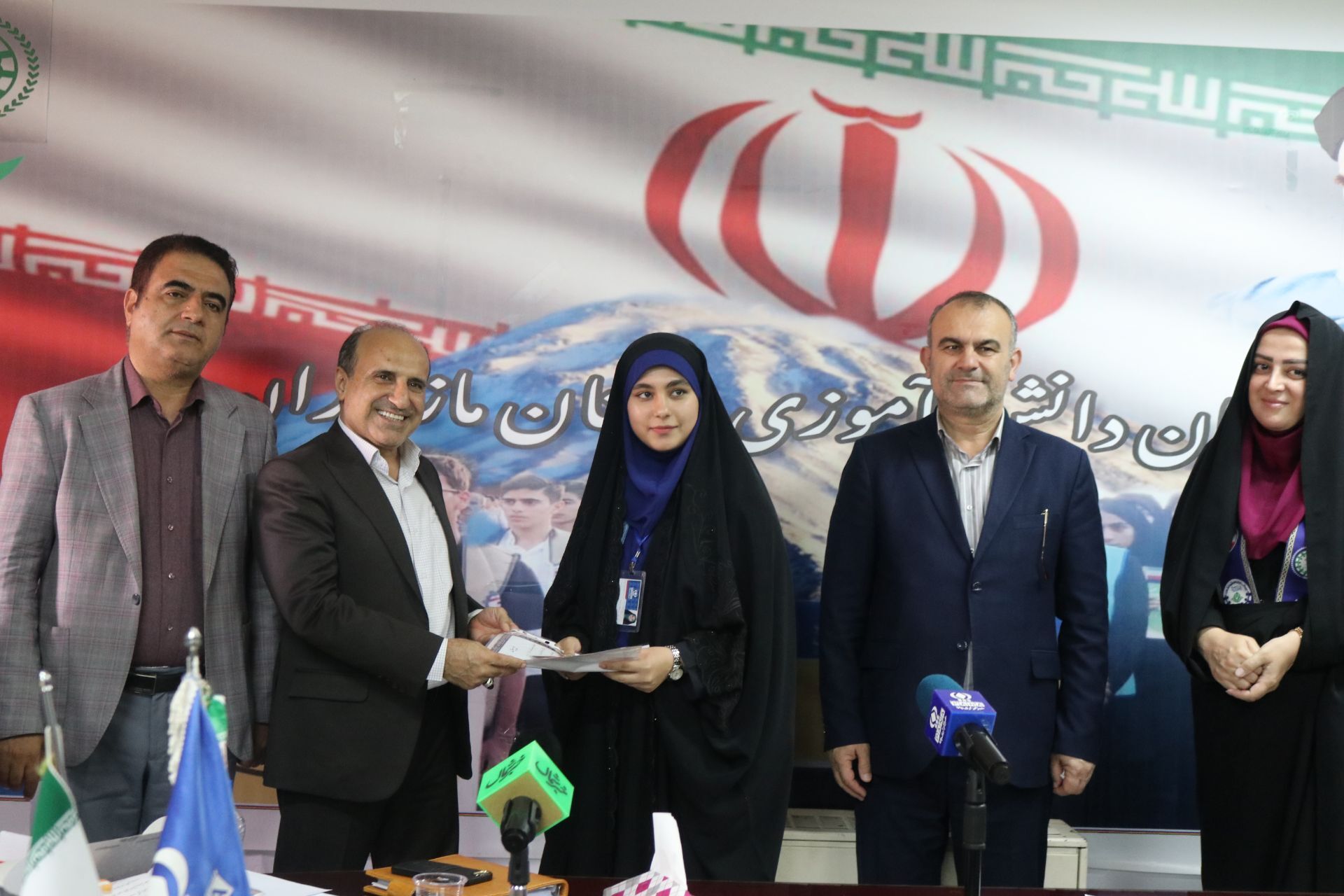 تقدیر از طلایه‌داران آگاهی در مازندران 