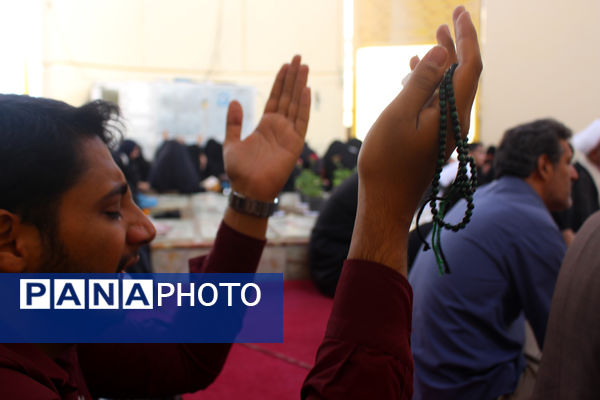 زمزمه عاشقانه دعای عرفه در یادمان 14 شهید گمنام کوه خضر نبی(ع)