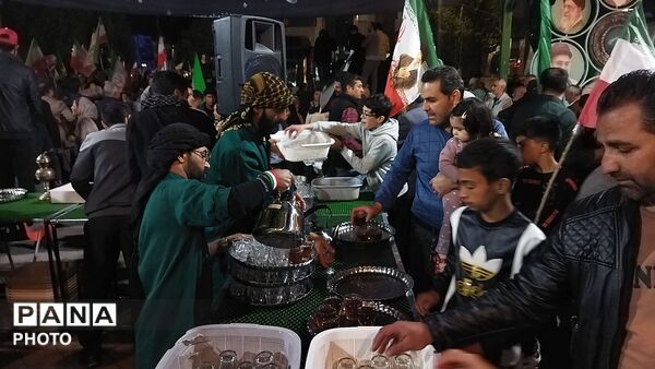 فعالیت موکب های حسینیه امام خمینی نیشابور در پنجاه و یکمین شب از اجتماعات مردمی