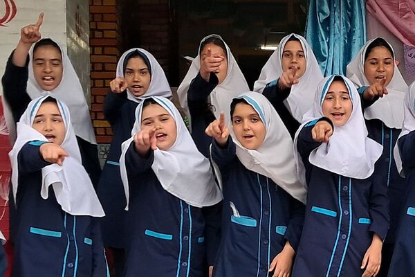هنرنمایی دانش آموزان  مدرسه خواهران بابایی در روز دختر