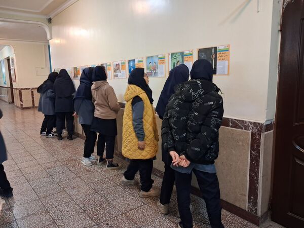 نمایشگاه سیار مدرسه‌ای با عنوان پیشگیری از اعتیاد 